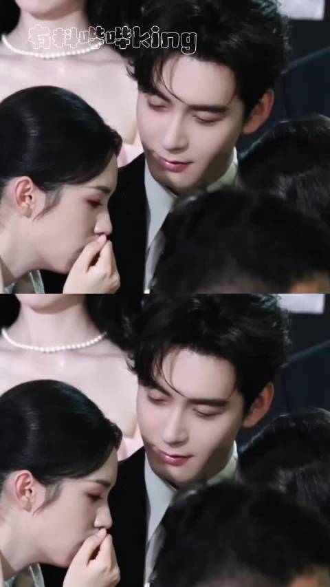 星光大赏陈星旭微指登顶，周也王玉雯隔桌聊天引热议