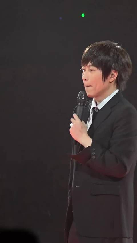 阿信舞台跌落无碍，感谢朱孝天促成F4合体