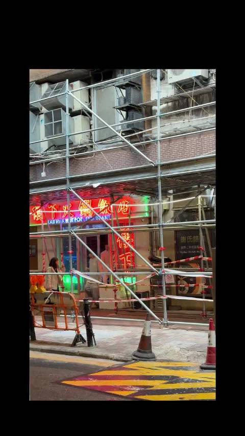 王嘉尔香港樓下火鍋飯店偶遇粉丝