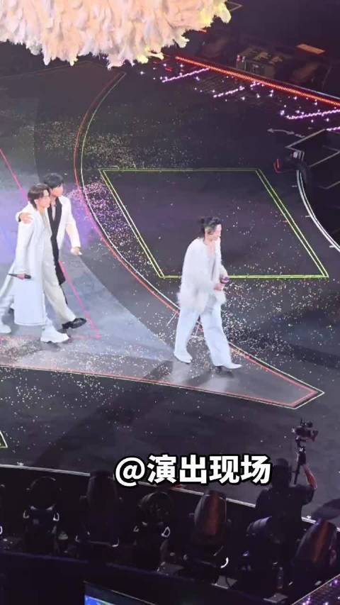 F4没了朱孝天来阿信才有演唱会，言承旭还亲了阿信