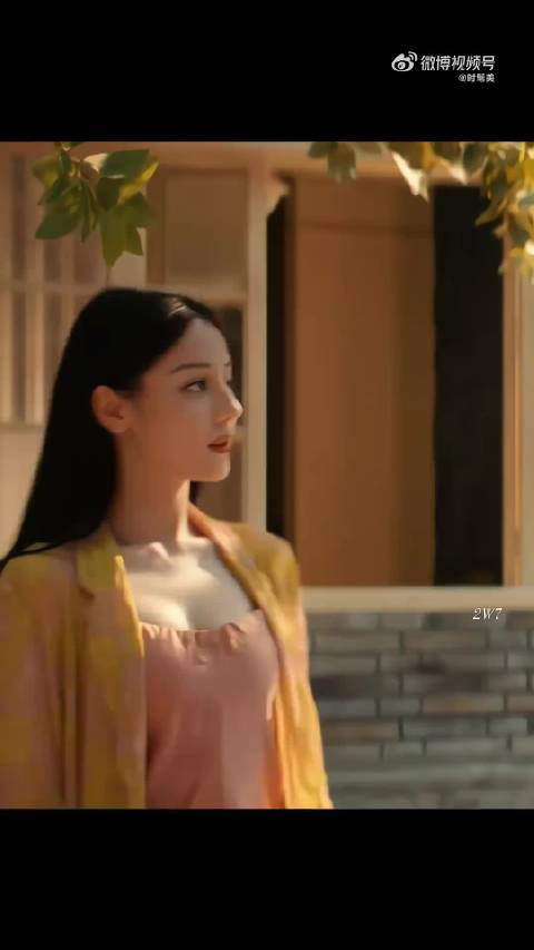 热巴的胸位好高啊 我以前就发现了 她真的没有一点缺点 都好完美好会长….