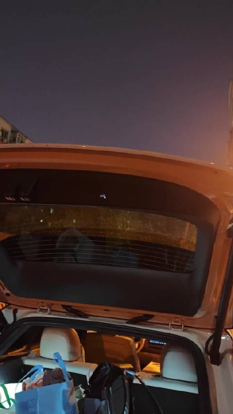 理想i6车主反映后备箱未关严无法锁车