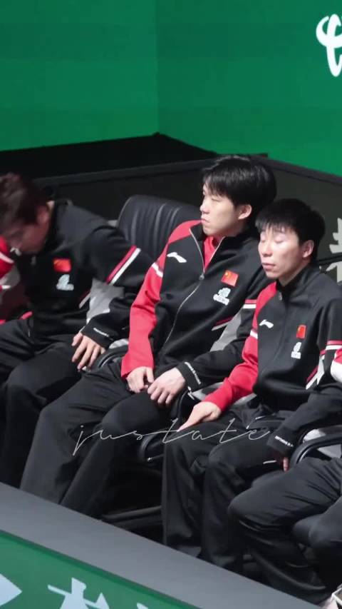 王楚钦梁靖崑搞笑兄弟，看队友比赛表情包惊了