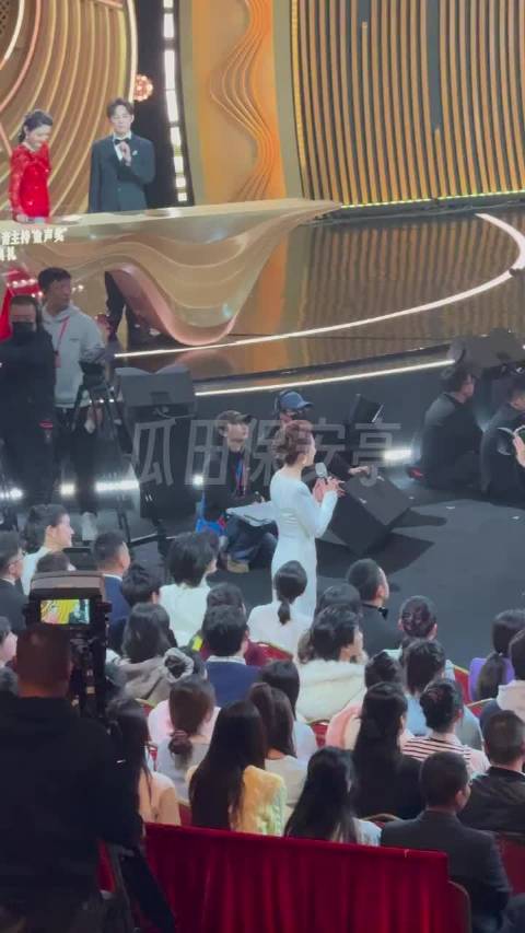 尼格买提回应救何炅龙洋提问