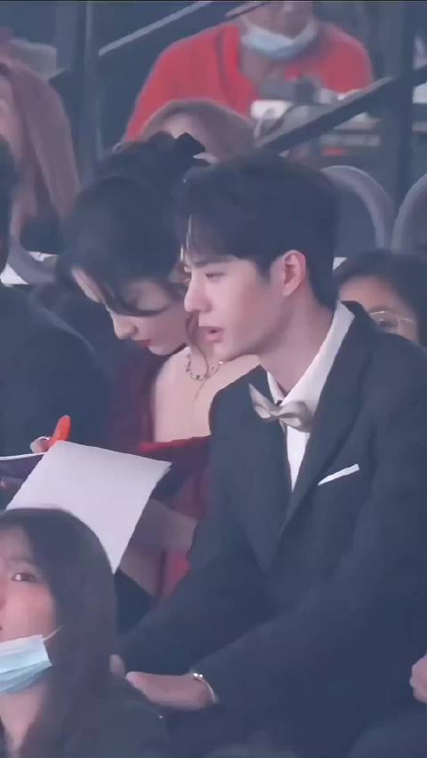 王一博现身咳嗽频繁引粉丝担忧