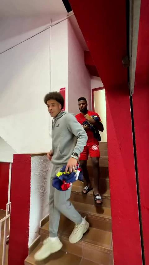 勒皇与魏老师，你们！ A