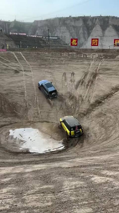 奇瑞猛龙单凭一根线，把方程豹豹5硬推到坡上面