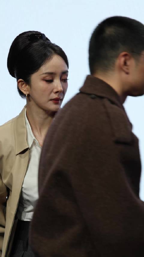 39岁的杨幂，成熟、优雅、自信，活出了自己最好的状态！