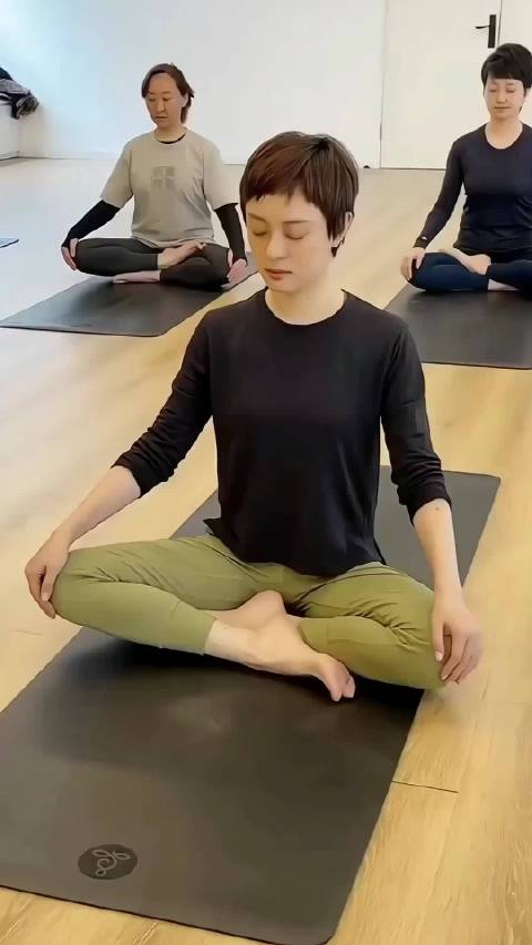 孙俪瑜伽状态绝了，松弛舒展好养眼！