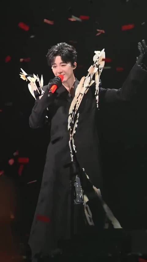 为什么右眼会一直流眼泪 因为回到家乡了 爱这片土地爱的深沉 宁宁好会说啊