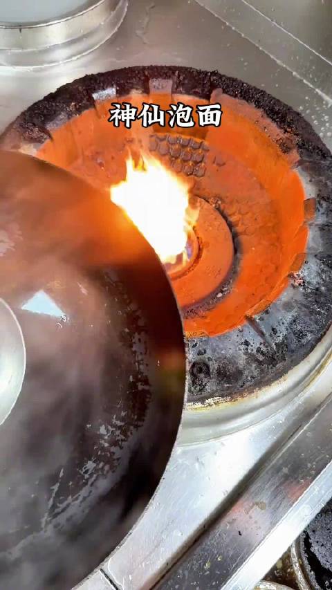 男人会做饭魅力飙升，教你神仙泡面的秘诀，比彭于晏下厨还帅气！