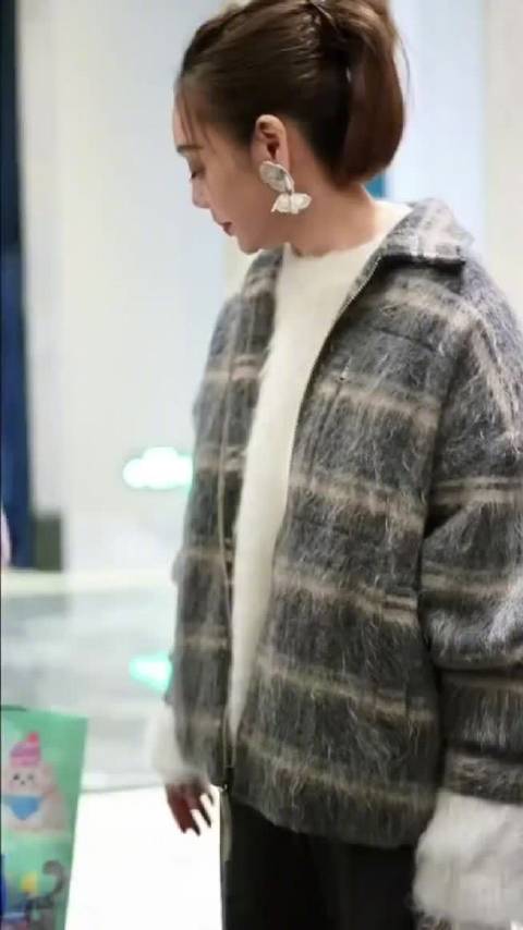 宁静回应粉丝送礼笑称小男朋友交上了