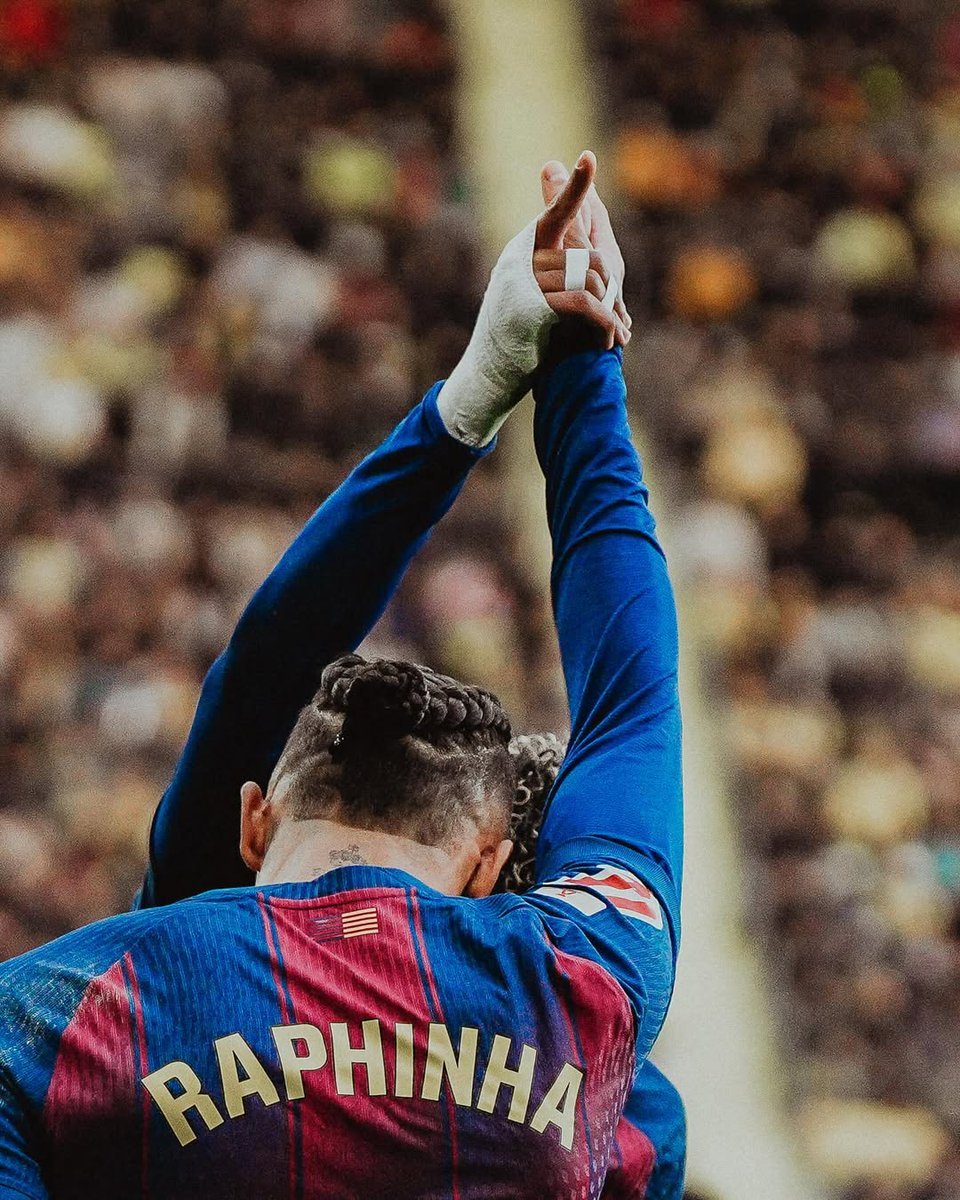 拉菲尼亚发文庆祝巴萨艰难取胜