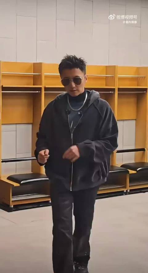 谢霆锋苏州场剧透2026深圳首站，3月大运中心连唱两天