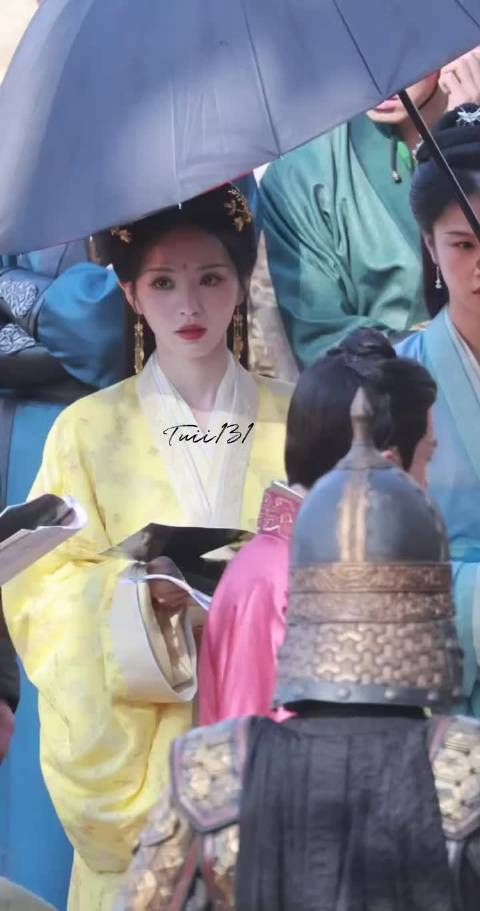 我要一口吃掉这个奶黄包！