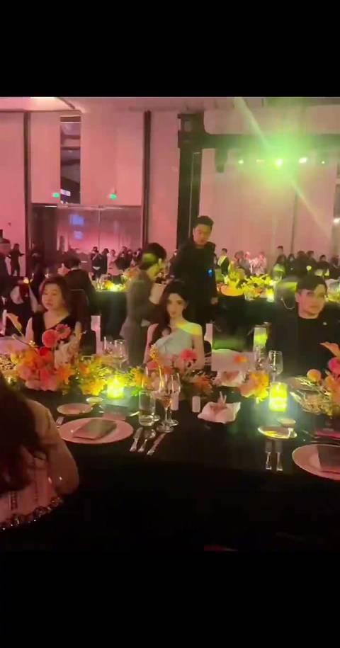 就这个“全球首戴”爽！珠宝好闪好适配 美神降临晚宴 ！