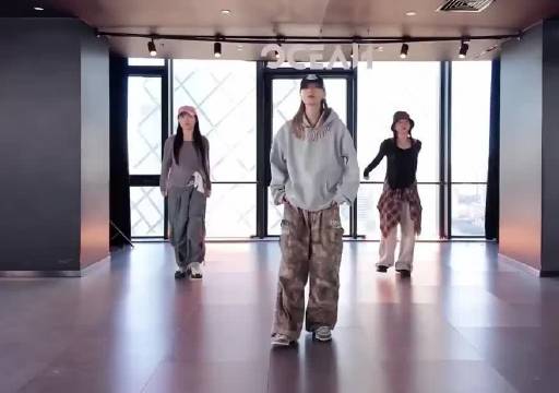 马龙妻子夏露与倪妮同校，舞姿专业引关注