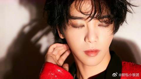 华晨宇真是个可爱的贪吃鬼，和二姐撒娇买冰淇淋零食，真的好萌呀