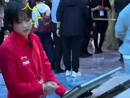 太有趣了！全红婵惊呼：如今月球上竟变成这样了？