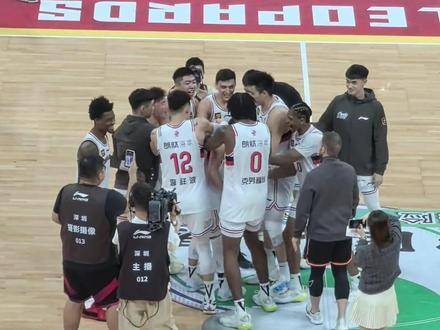 围圈欢呼，激情拉满！