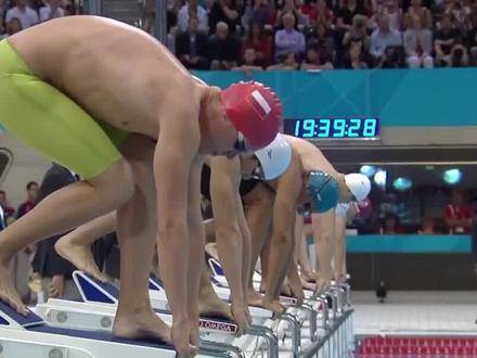 那年孙杨惊险一跃，几乎面临禁赛危机，最终以14分31秒刷新世界纪录