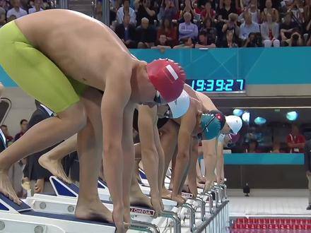 1500米自由泳赛场上，孙杨虽提前抢跳，却缔造了十年来无人能破的传奇时刻！