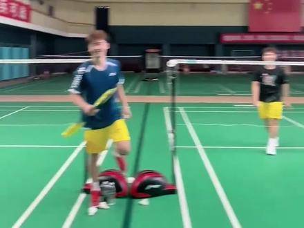 多球连击像雨刮器般扫荡？重炮手的杀球特训，封网技术同样不松懈