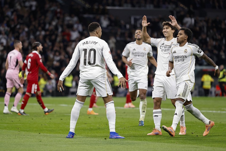 皇马找到捷径：夺冠？照着巴萨去年踢就行！