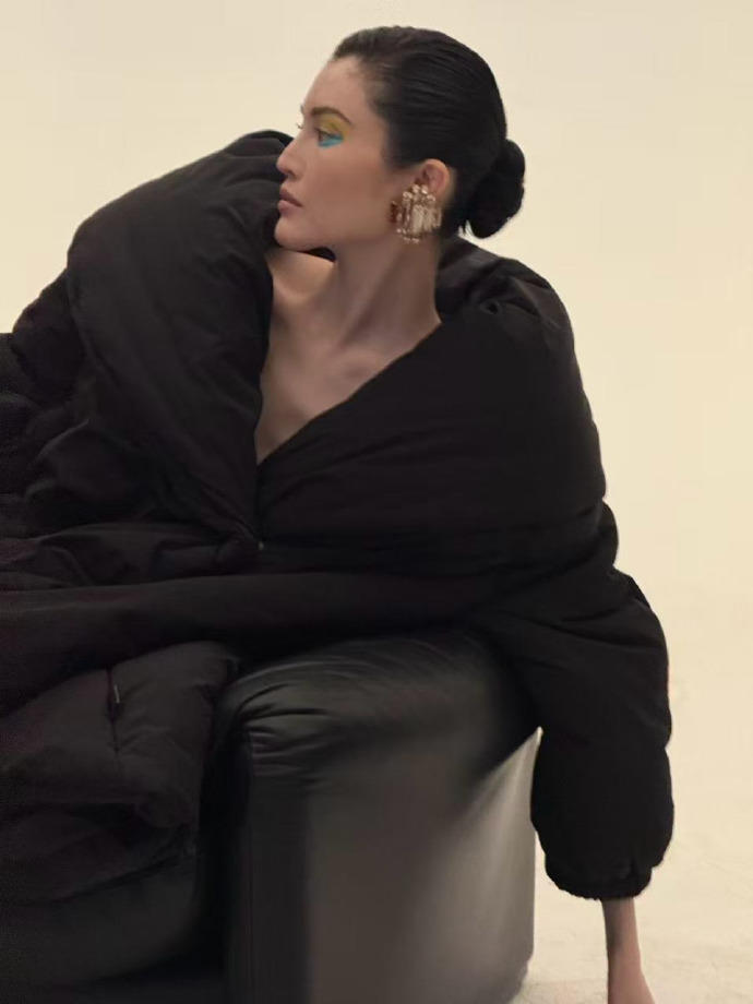 何穗产后首复出：攒了一年的Pose用上了