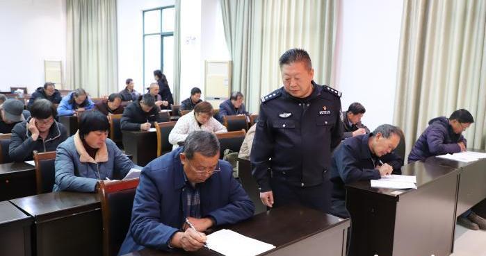 宜昌公安交管“送考下乡”一线探析