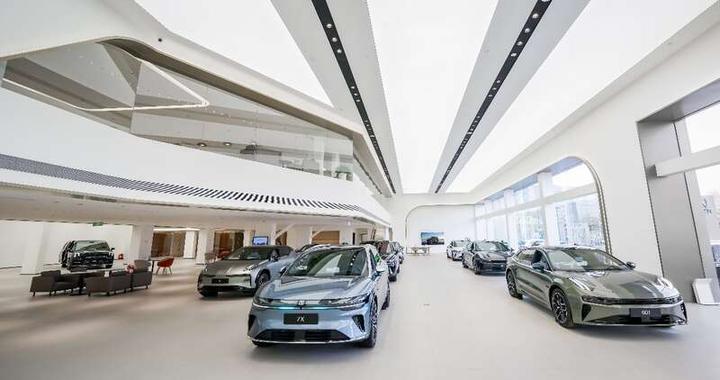 高端新能源市场竞争深化，极氪在京连开三店