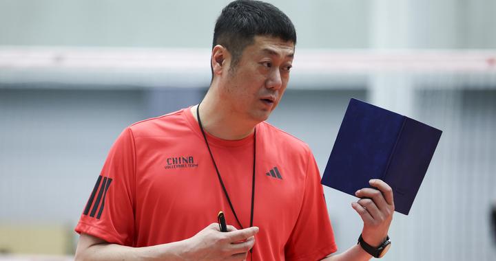 中国女排教练组海外取经！李盈莹事件最应该反思，国内并非个例
