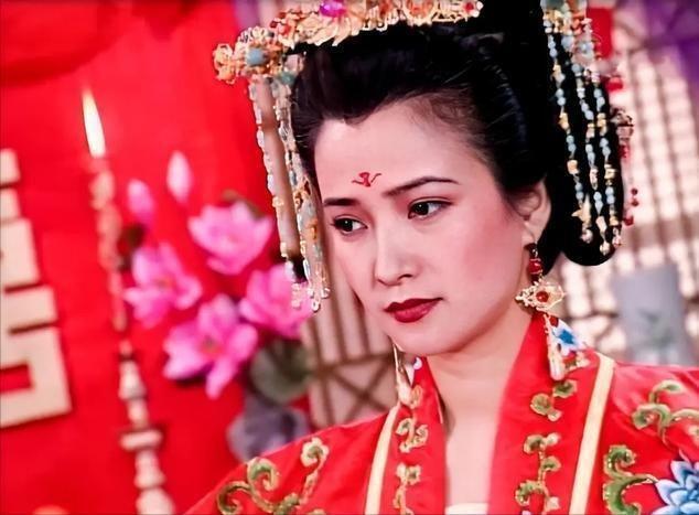 何晴的古典审美，和早年学戏息息相关？戏曲出身的女星，个个惊艳