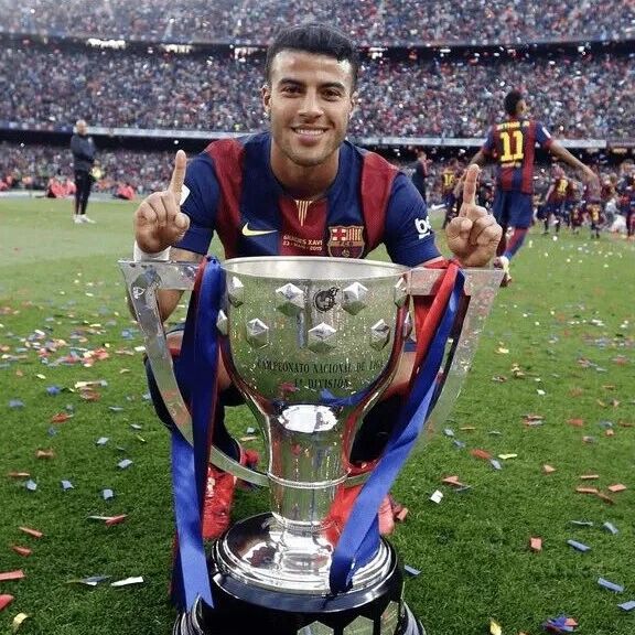 前巴萨中场、蒂亚戈的弟弟拉菲尼亚因膝伤自宣退役