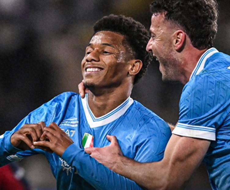 一场2-0诞生冠军，孔蒂掀翻大黑马，缔造11年神迹，神锋梅开二度