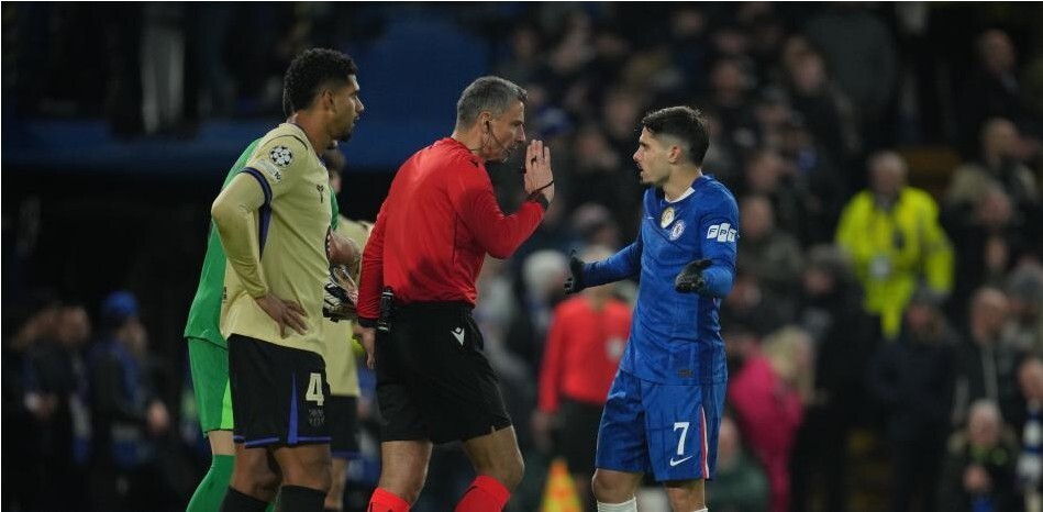 世体：巴萨将根据阿劳霍后的状态决定是否冬窗买中卫