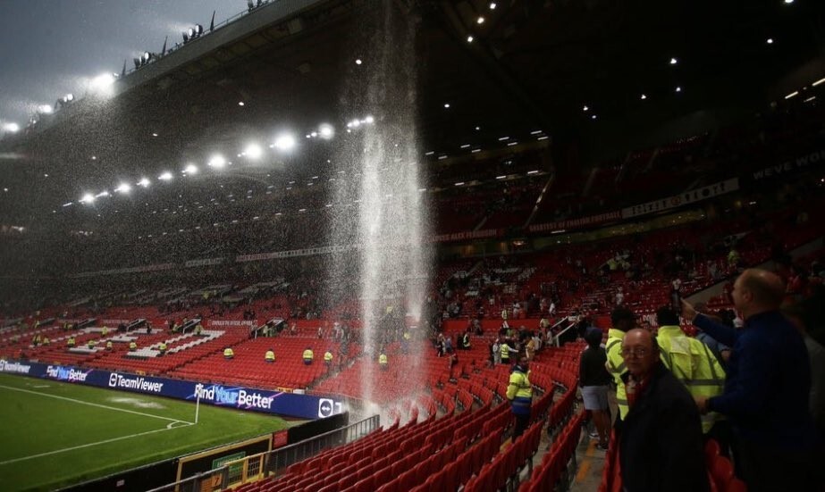 邮报：曼联计划升级老特拉福德排水系统，以修复顶棚漏水问题