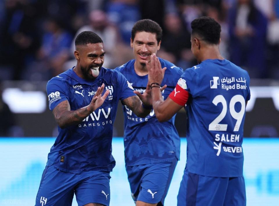 1-0,C罗在沙特联的争冠劲敌豪取亚冠6连胜,28岁巴萨旧将一剑封喉