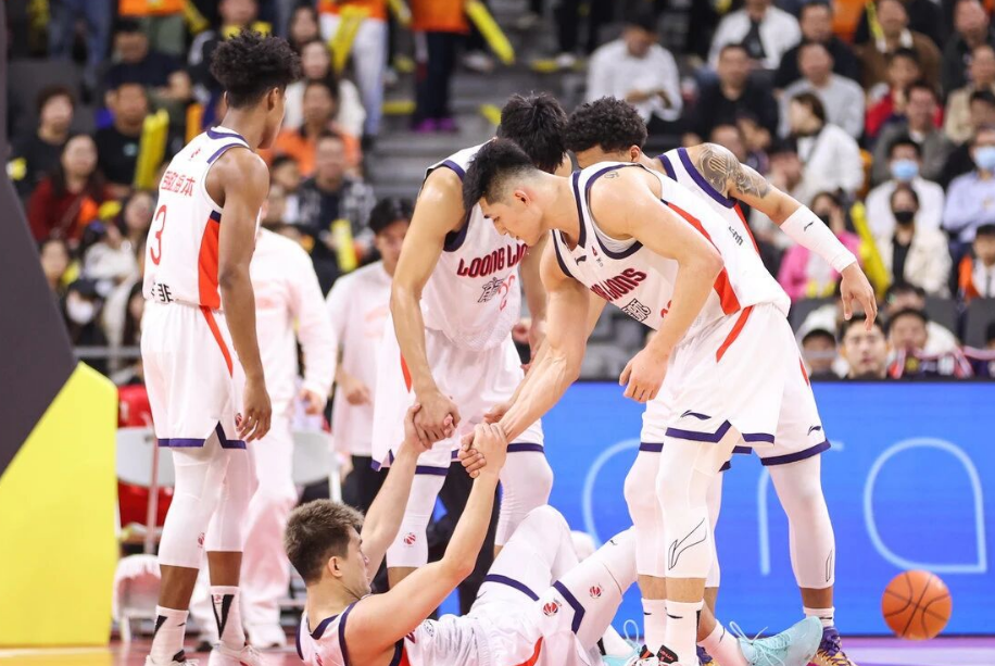 郭艾伦又伤了！球队主帅称复出时间未定 本赛季暂出战2场