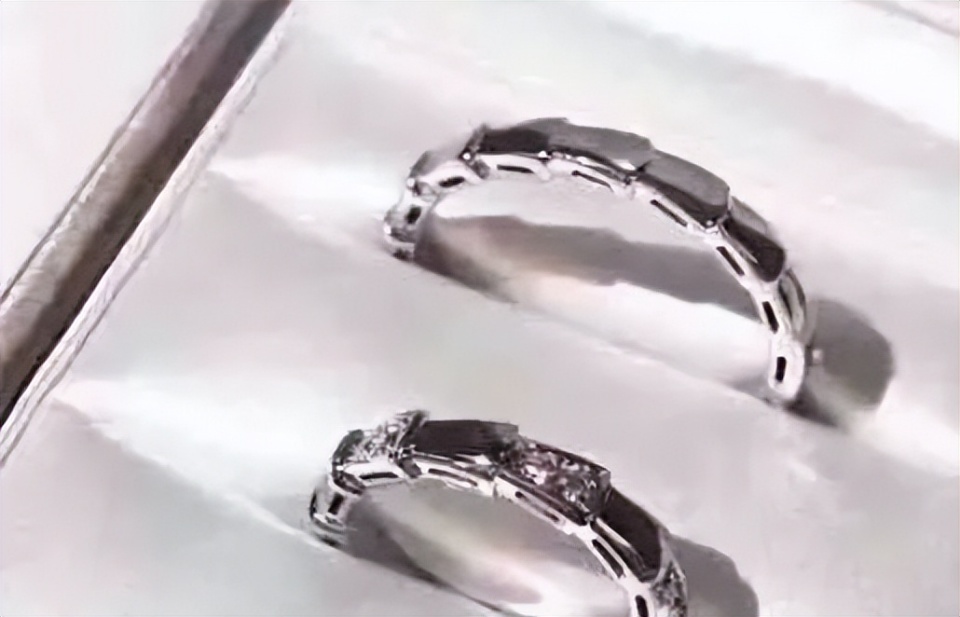 圈内爆猛料！杨洋赵露思曾在一起？多个同款被扒出，还有情侣戒指