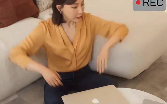 陈数性感牛仔裤混剪，越来越有风韵了