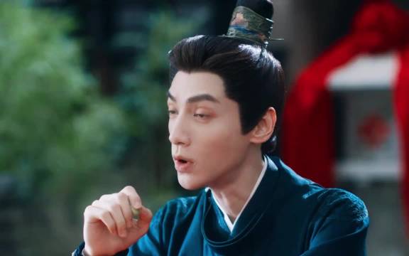 本来在吃瓜子，结果实际是在吃瓜 罗云熙