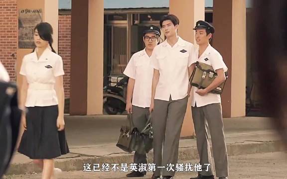 校园大姐大约会遭拒，跟班模仿男主撩妹失败