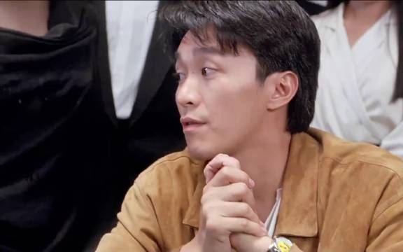 这部电影本来刘德华是主角，周星驰是男二，但凭借自己的实力硬是演成双主角！