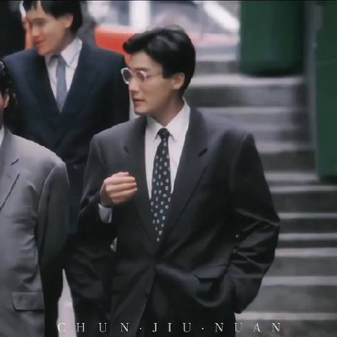 67岁梁家辉在《捕风追影》里杀疯了！