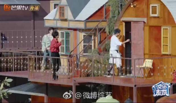 苏醒新家变春晚现场，兄弟团即兴接梗综艺效果拉满