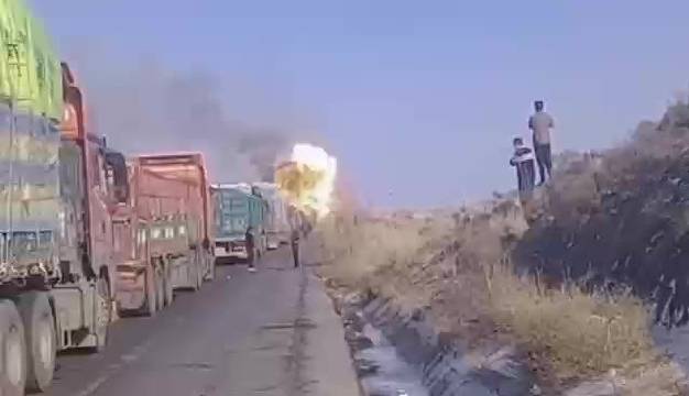 甘肃一路段2货车追尾腾起火球 应急局：一度致3小时拥堵