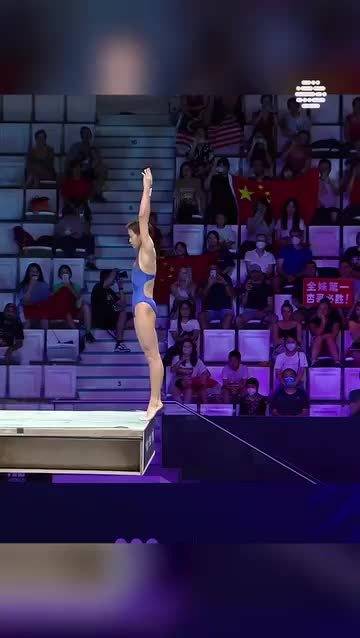 17岁的全红婵已是两届奥运会的10米台跳水冠军一起回顾下她在去年比赛中的精彩表现吧 跳水世界杯