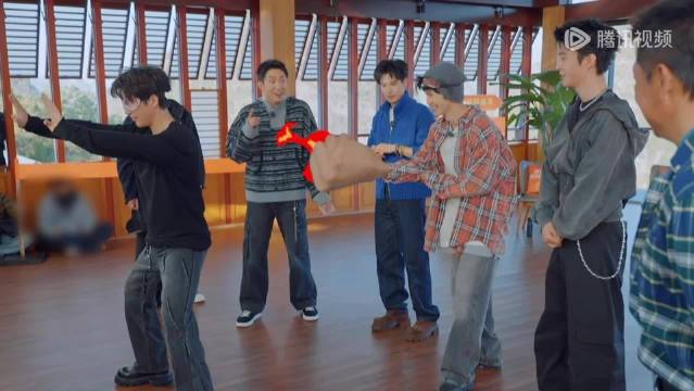 陈哲远突袭出拳，王安宇：像头顶的 ，真的笑S哈哈哈哈哈