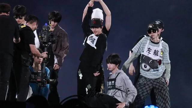 新音《美杜莎》彩排路透曝光，朱志鑫左航等八人参与